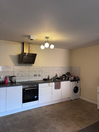 A furnished double bed in a very spacious 2 bed ap Main Photo