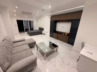 Spacious 6 bedrooms modern & En-suite rooms  Main Photo