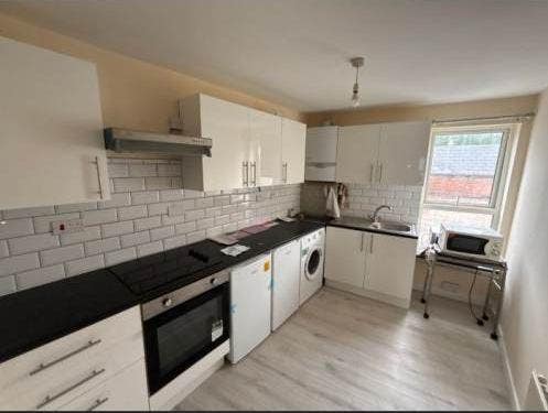 Spacious Studio Flat Available – NW10 2RY Main Photo