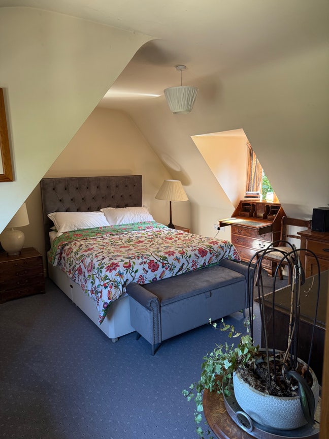 Large double room in beautiful cottage Main Photo