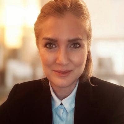 Professional Female seeks a single or double room Main Photo