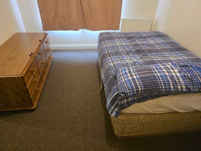 1 room available in a 2bedroom flat Main Photo
