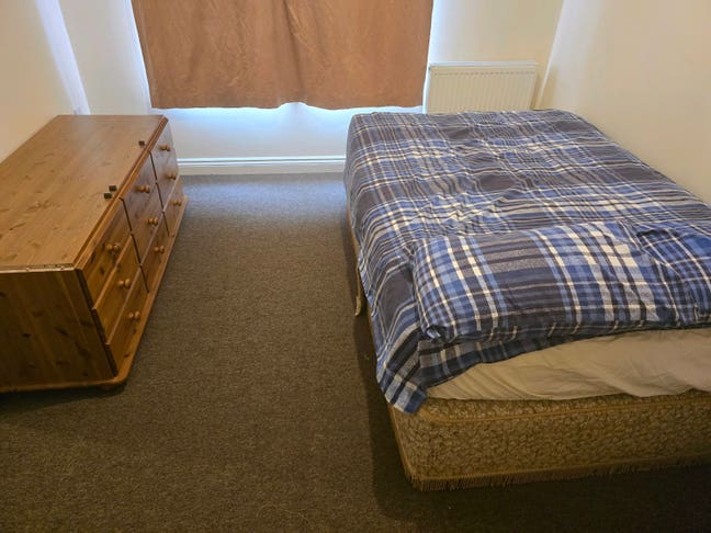 1 room available in a 2bedroom flat Main Photo