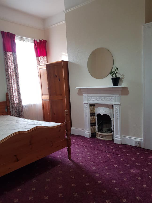 Large Double Room in Victorian house Main Photo