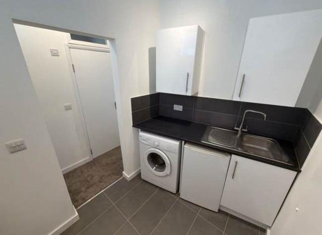 Spacious One-Bedroom Flat Available – NW10 2RY Main Photo