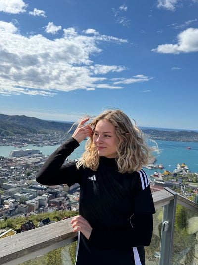 Professional Female looking for double room Main Photo