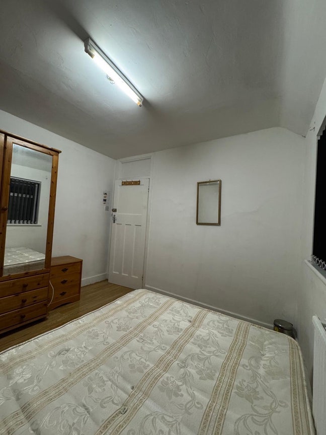 Double Bedroom Available  Main Photo
