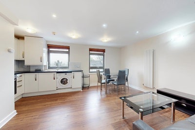 2 Bed Flat Green Lane Ilford IG1 Main Photo