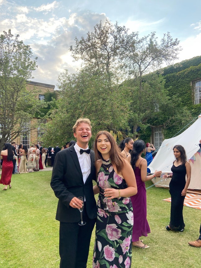 Couple looking for room or to buddy up! Main Photo