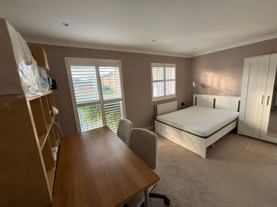 Bright Double Room in a quiet neighborhood  Main Photo