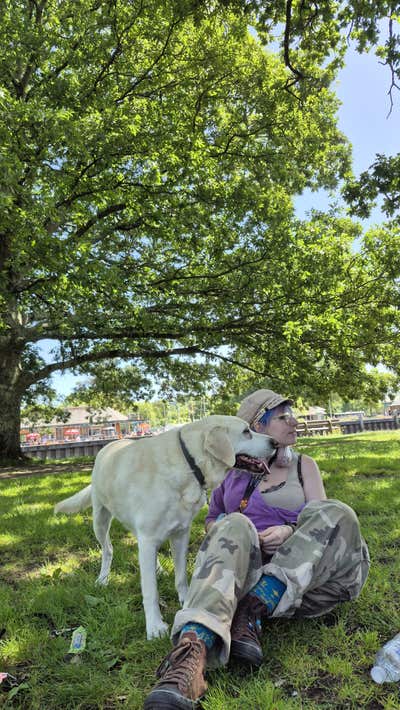 Enby and Ex guide dog seeking double room + patio/ Main Photo