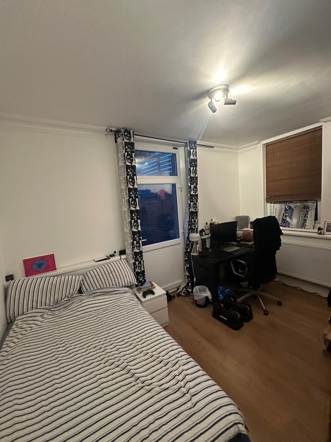 Spacious double room in Ealing -&pound;850pcm Main Photo