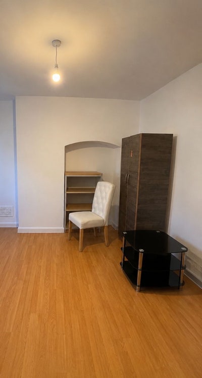 Private Huge Double Room Available For 1 Person  Main Photo