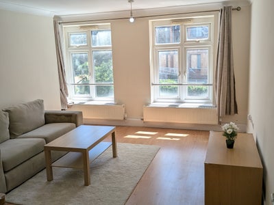 2 Bed Flat near Woking Station with Car Parking Main Photo
