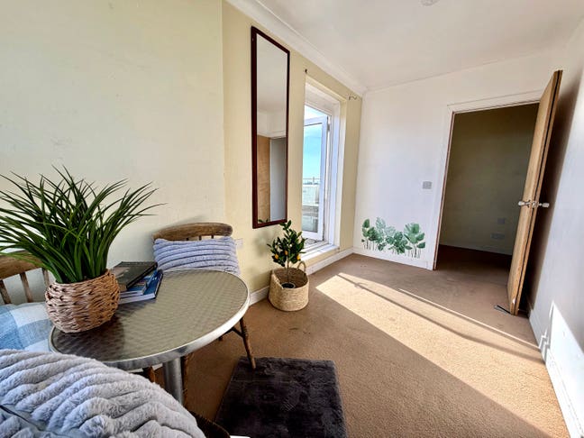 Limehouse / commercial Road double bedroom! M Main Photo