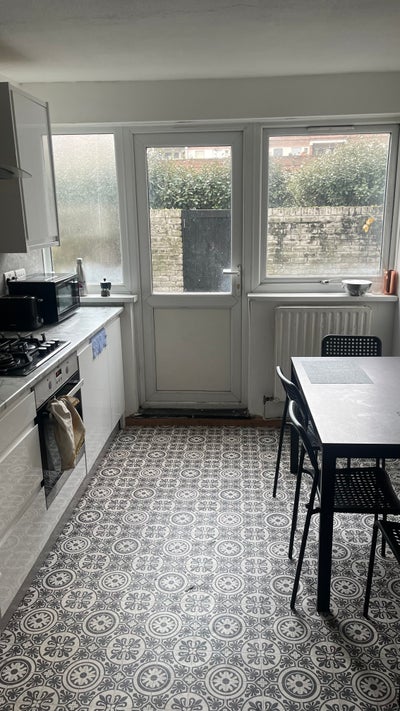  Single Room to Let, 10 Min from Mile End Tube Main Photo