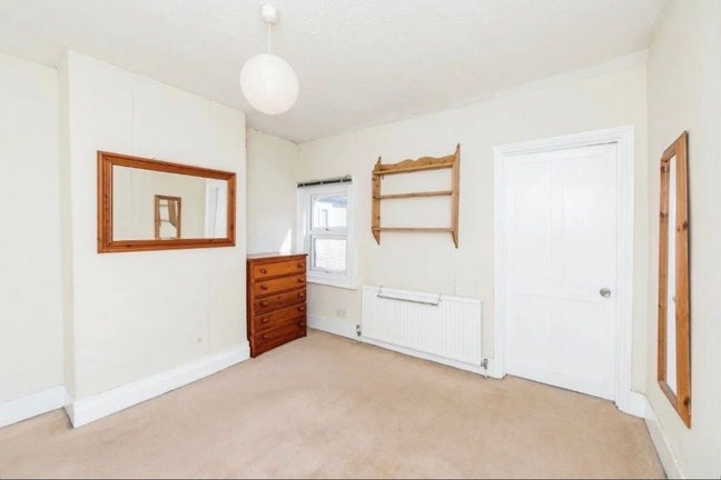 Huge double room available  - available 19th July Main Photo