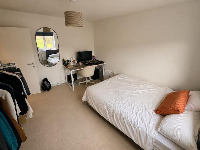 Large Double Bedrooms Available in 4-Bed HMO Main Photo