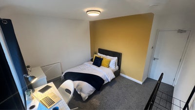 **Large double bedroom ** Main Photo