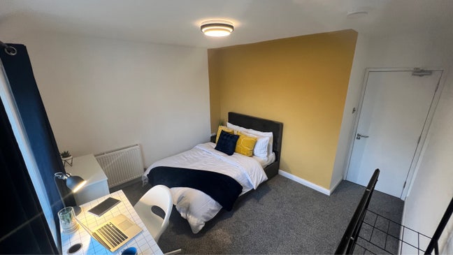 **Large double bedroom ** Main Photo