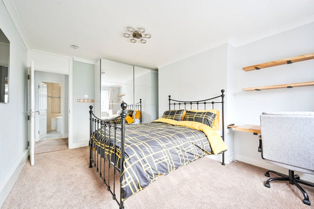 Spacious double bedroom, Barnes SW13 Main Photo