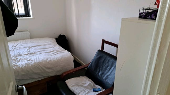 Single Room for 450 Including All Charges Main Photo