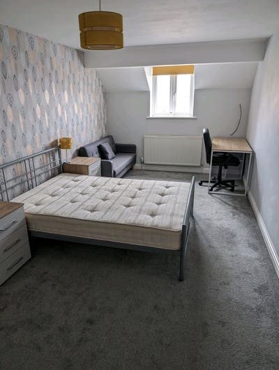 Large double with en suite Main Photo