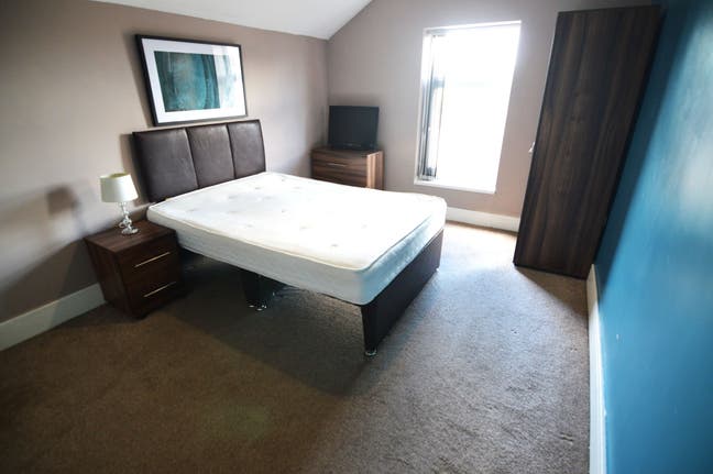 Modern 5 Bedroom Shared House On Welholme Road Main Photo