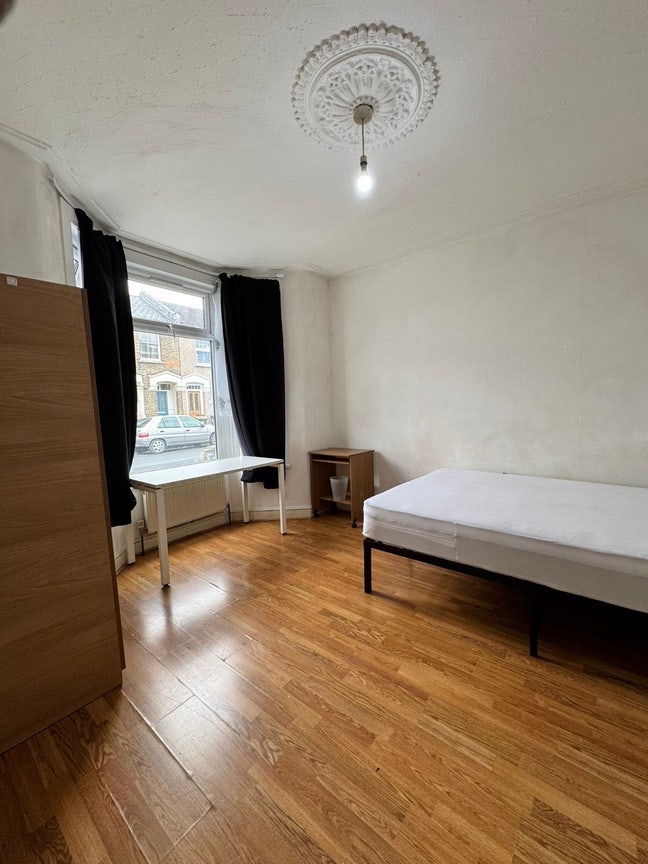 Double Room for a single Person  Main Photo
