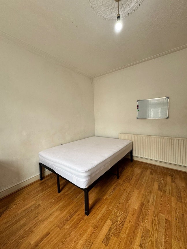 Double Room for a single Person  Main Photo