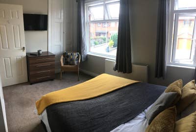 Ensuite/Nr Royal Stoke Hosp/TV/On street parking Main Photo