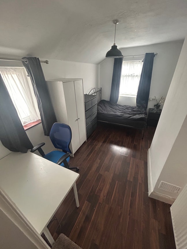 Professional rooms available- bills included Rm11  Main Photo