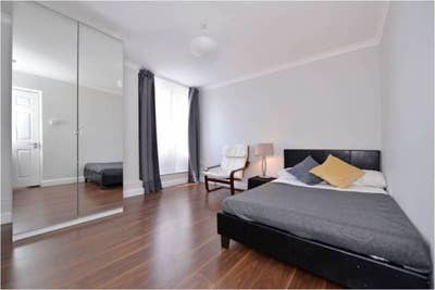 Large Room in a gorgeous flat -Parking Main Photo