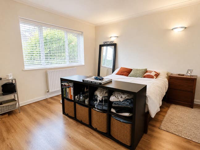 Large Double Room Guildford Main Photo
