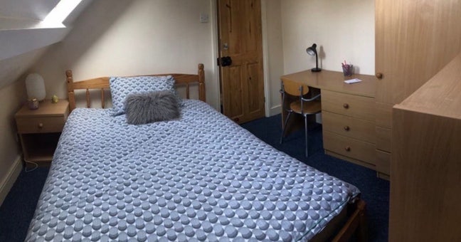 3 remaining rooms in student house  Main Photo