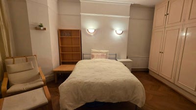 Spacious double room in central London Main Photo