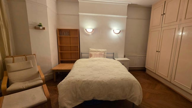 Spacious double room in central London Main Photo