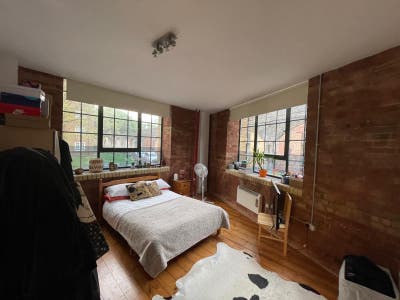 Huge industrial style double room Main Photo