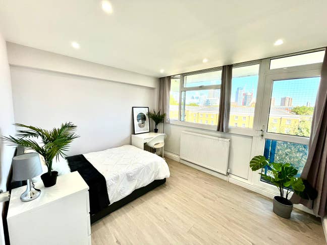 3 Renovated Rooms with views near London Bridge Main Photo