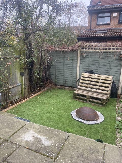 Light, airy, 4 bed flat with garden Main Photo