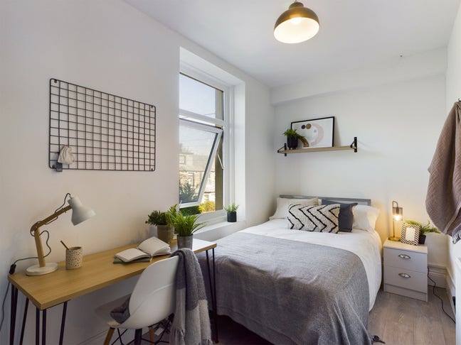 Ensuite Rooms - &pound;0 Deposit - Upper Allen St Main Photo