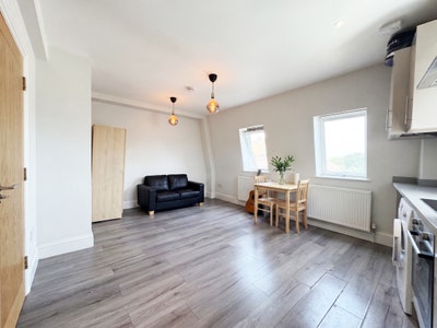 A beautiful 2 bedroom property in Kentish Town NW5 Main Photo