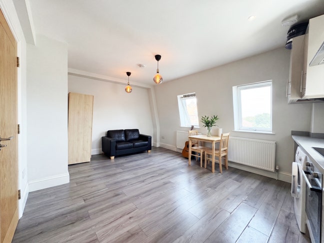 A beautiful 2 bedroom property in Kentish Town NW5 Main Photo