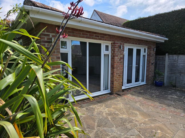 Spacious Annex with Own Entrance & Private Garden  Main Photo