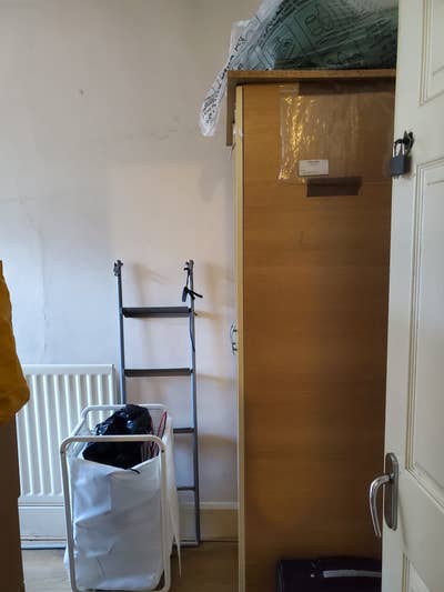 Small Single Room Main Photo