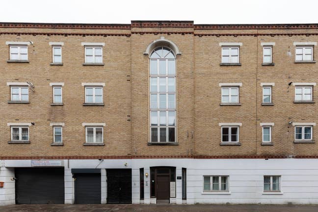 Large 1 Bedroom Flat to Let in Whitechapel E1 Main Photo