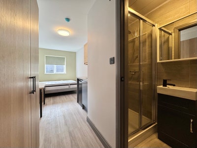 Rooms in newlyrefurbished house SW19 Main Photo