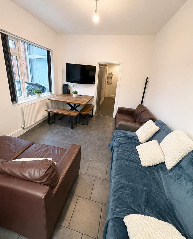 Rooms Available in 8 Bed Student House Share! Main Photo