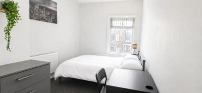 1 Double Room Available for Great Price! Main Photo