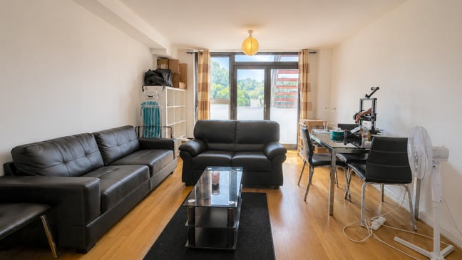 3 bed flat to rent Tyler Street, Greenwich SE10 Main Photo